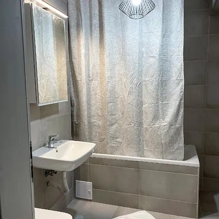 Apartament Deosebit דירה *